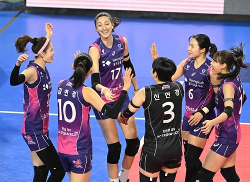 득점 후 기뻐하는 흥국생명 선수들[한국배구연맹 제공. 재판매 및 DB 금지]