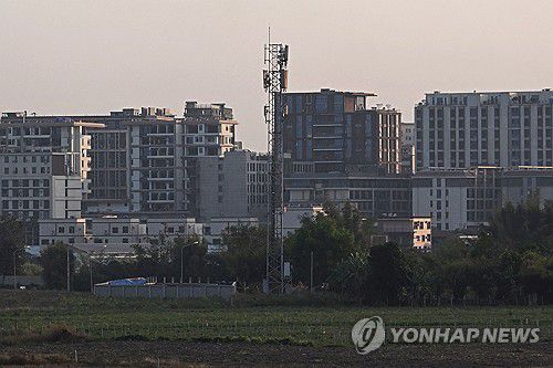 '사기조직 기승' 미얀마 접경 도시사기 조직의 대규모 작업장들이 들어선 것으로 알려진 미얀마 동부의 태국 접경 지역인 슈웨코코의 시가지 모습. 2025.02.17 [AFP 연합뉴스 자료사진. 재판매 및 DB 금지]