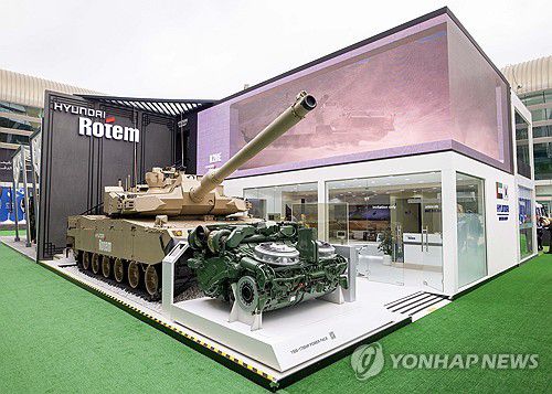 현대로템, IDEX 2025 참가(서울=연합뉴스) 현대로템이 17일부터 21일까지(현지시간) 아랍에미리트 아부다비에서 열리는 '국제방산전시회(IDEX) 2025'에 참가했다고 18일 밝혔다. 사진은 IDEX 2025에 꾸려진 현대로템 전시관. 2025.2.18 [현대로템 제공. 재판매 및 DB 금지] photo@yna.co.kr