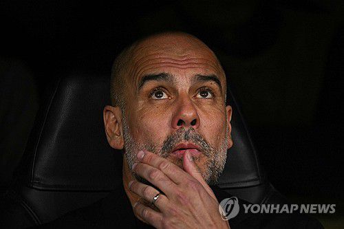 수심에 가득 찬 과르디올라 감독의 표정[AFP=연합뉴스]