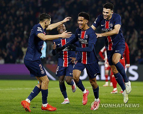 골 넣고 기뻐하는 PSG 선수들[로이터=연합,]