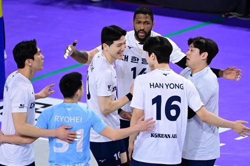 득점 후 기뻐하는 대한항공 선수들[한국배구연맹 제공. 재판매 및 DB 금지]