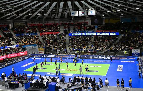 3천800석의 좌석을 가득 메운 수원체육관[한국배구연맹 제공. 재판매 및 DB 금지]