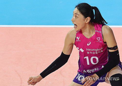 환호하는 김연경(인천=연합뉴스) 임순석 기자 = 25일 인천 삼산월드체육관에서 열린 프로배구 V리그 여자부 흥국생명과 IBK기업은행의 경기. 흥국생명 김연경이 팀 득점 성공에 기뻐하고 있다. 2025.2.25 soonseok02@yna.co.kr
