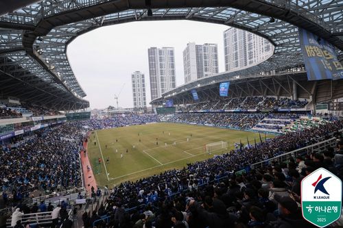 K리그2 단일 경기 최다 관중이 들어찬 인천축구전용경기장.[한국프로축구연맹 제공. 재판매 및 DB 금지]
