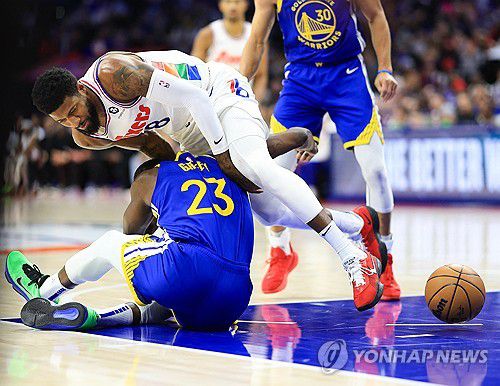 경합하는 폴 조지와 드레이먼드 그린[Imagn Images=연합뉴스. 재판매 및 DB 금지]