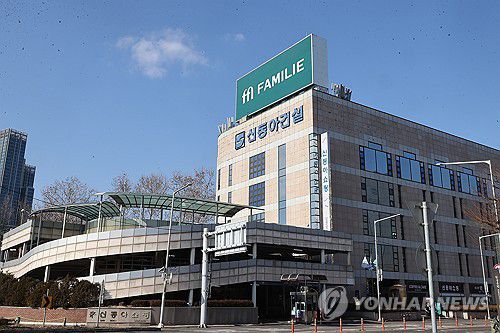신동아건 법정관리 신청…건설업계 위기감 고조(서울=연합뉴스) 류효림 기자 = 신동아건설이 지난 6일 서울회생법원에 기업 회생절차 개시 신청서를 접수했다. 재판부는 이르면 이달 중 보전처분과 포괄적 금지명령 등 여부를 결정할 것으로 보인다. 사진은 7일 서울 용산구 이촌동 신동아건설 본사 모습. 2025.1.7 ryousanta@yna.co.kr