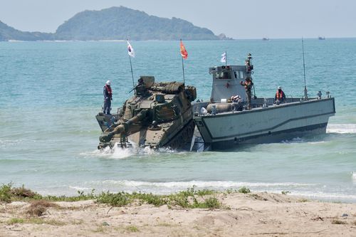 상륙하는 K-55 자주포[해병대사령부 제공. 재판매 및 DB 금지]