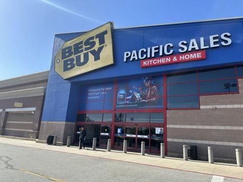 썰렁한 미국 가전 전문점 베스트바이 매장 앞 (로스앤젤레스=연합뉴스) 임미나 특파원 = 미국발 '관세 전쟁'이 본격화한 4일(현지시간) 로스앤젤레스(LA) 시내 가전제품 전문점 베스트바이 매장 앞이 한산한 모습이다. 2025.3.5 mina@yna.co.kr