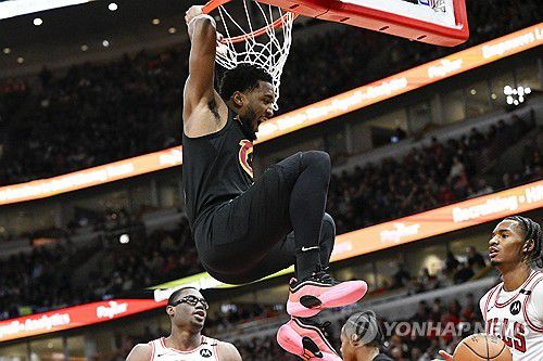 클리블랜드 도너번 미첼의 덩크[Matt Marton-Imagn Images/로이터=연합뉴스]