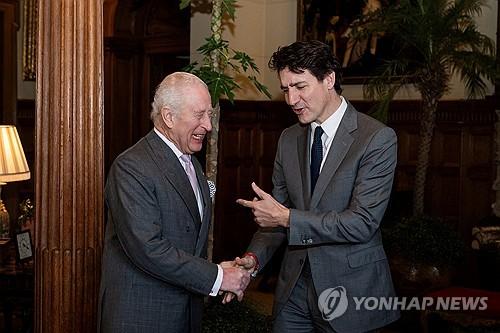 3일(현지시간) 샌드링엄에서 트뤼도 캐나다 총리 만난 찰스 3세[로이터 연합뉴스]