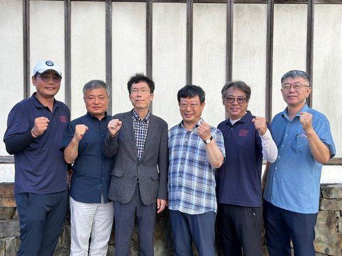 조선통신사선 재현한 '드림팀'2023년 일본 쓰시마(對馬·대마도)에서 열린 '2023 쓰시마 이즈하라항 축제' 당시 모습. 가장 오른쪽이 이은석 국립해양유산연구소장 [연합뉴스 자료사진]