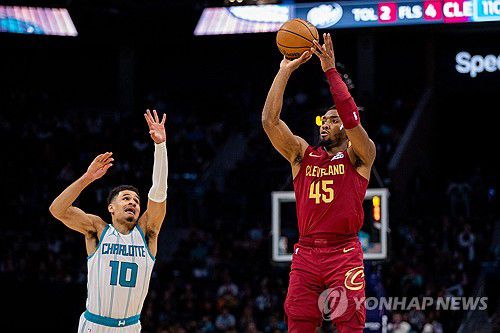 슛 던지는 미첼[로이터=연합뉴스]