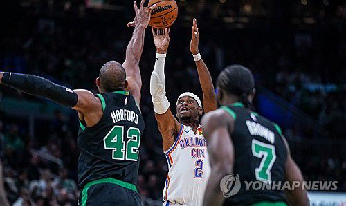 알고도 못 막는 길저스알렉산더의 슛[로이터=연합뉴스]