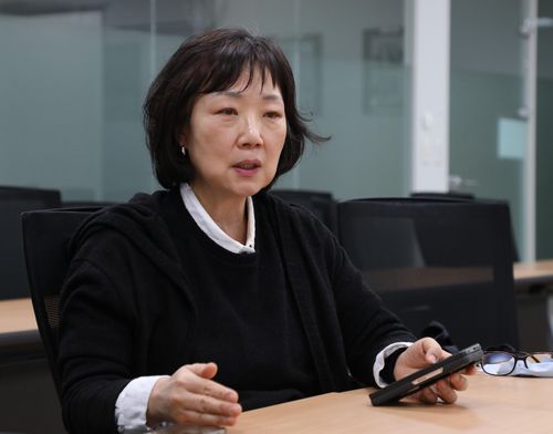 연합뉴스와 인터뷰 중인 권희정 미혼모아카이빙과권익옹호연구소장[진성철 기자 촬영]