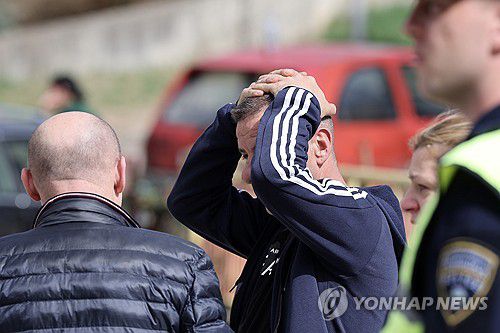 절망하는 북마케도니아 나이트클럽 유족과 생존자들[EPA 연합뉴스. 재판매 및 DB 금지]