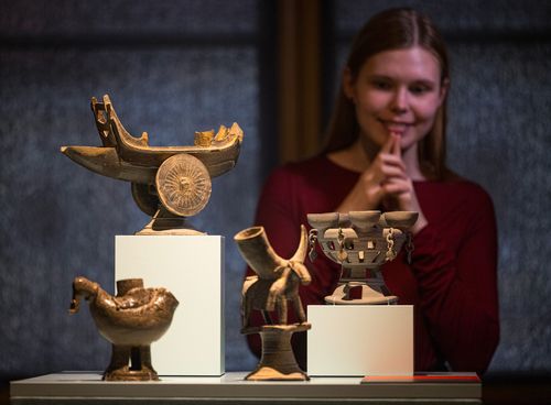 삼국시대 토기 및 기와 전시 '풍요와 안식' 부분 ⓒStaatliche Kunstsammlungen Dresden, Photographer Oliver Killig [드레스덴박물관연합 제공. 재판매 및 DB 금지]