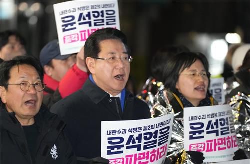 尹 탄핵 촉구하는 김영록 전남지사(가운데)[김영록 지사 페이스북 캡쳐.재판매 및 DB금지]