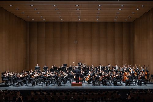 지휘자 정명훈과 피아니스트 선우예권, KBS교향악단의 협연무대 모습[용인시 제공. 재판매 및 DB 금지]