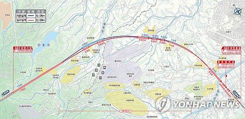 춘천∼속초 동서고속화철도 8공구 노선도(춘천=연합뉴스) 2027년 개통을 목표로 무려 3조원이 투입되는 춘천∼속초 동서고속화철도 건설 사업이 한창인 가운데 거액의 토지수용보상금을 노리고 '노선 변경'을 꾀한 범죄가 일어났다.     사진은 사건이 일어난 동서고속화철도 8공구의 기본설계 노선(파란색)과 범죄의 영향으로 바뀌었을 개연성이 의심되는 실시설계 노선(빨간색)을 표시한 노선도. 2025.3.20 [국가철도공단 제공. 재판매 및 DB 금지] conanys@yna.co.kr