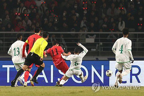 황희찬 선제골!(고양=연합뉴스) 서대연 기자 = 20일 경기도 고양종합운동장에서 열린 2026 북중미 월드컵 아시아 3차 예선 B조 7차전 대한민국과 오만의 경기.      황희찬이 득점하고 있다. 2025.3.20 dwise@yna.co.kr
