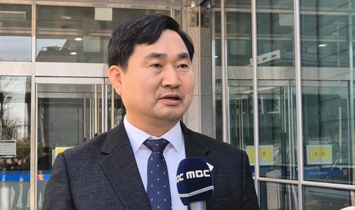 재판 마친 더불어민주당 강원특별자치도당 위원장[촬영 류호준]