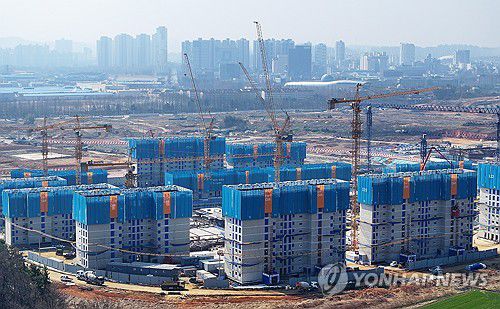 건설노조 총파업 멈춰 선 공사현장(장성=연합뉴스) 조남수 기자 = 전국건설노조 광주전남지부가 21일 오후 광주시청 앞에서 총파업 결의대회를 연다. 사진은 이날 전남 장성 진원면의 아파트 건설 현장. 2025.3.21 iso64@yna.co.kr