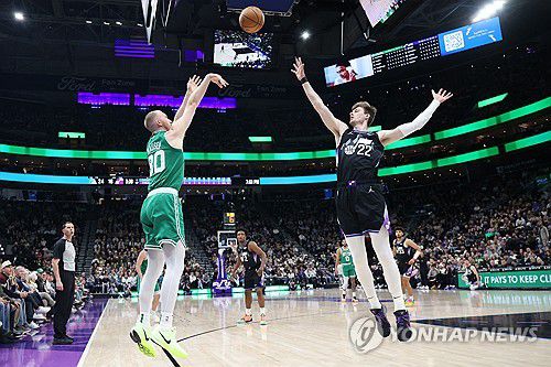 보스턴 샘 하우저의 3점슛[로이터=연합뉴스]