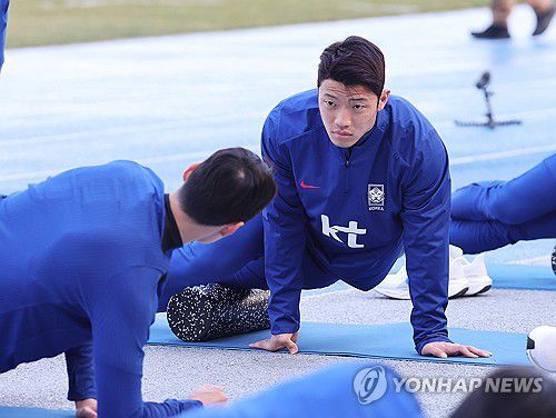 회복훈련 하는 황희찬(용인=연합뉴스) 홍기원 기자 = 2026 북중미 월드컵 아시아 3차 예선 B조 8차전 요르단전을 앞둔 축구 국가대표팀 황희찬이 22일 경기도 용인시 처인구 미르스타디움에서 회복훈련을 하고 있다. 2025.3.22 xanadu@yna.co.kr