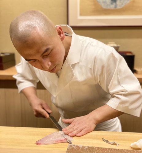 생선 자르는 문경환 셰프[문경환 제공. 본 기사 내장 사진 외에 타 용도로 사용 금지, 재판매 및 DB 금지]
