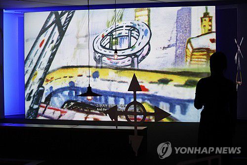 김아영 개인전 '플롯, 블롭, 플롭' 개최(서울=연합뉴스) 강민지 기자 = 20일 서울 강남구 아뜰리에 에르메스에서 미디어 아티스트 김아영 개인전 '플롯, 블롭, 플롭'이 열리고 있다. 2025.3.20 mjkang@yna.co.kr