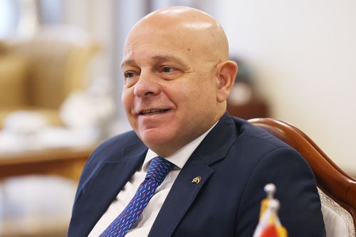 인터뷰하는 주한 이집트 대사(서울=연합뉴스) 강민지 기자 = 칼리드 압델라흐만 주한 이집트 대사가 지난 24일 서울 용산구 주한이집트대사관에서 연합뉴스와 인터뷰하고 있다. 2025.3.25 mjkang@yna.co.kr