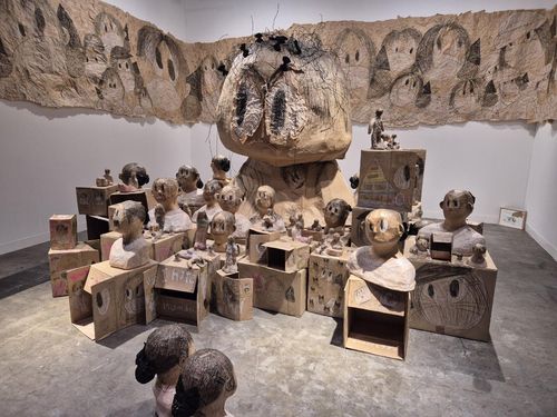 (홍콩=연합뉴스) 황희경 기자 = 26일 홍콩 전시컨벤션센터에서 개막한 아트바젤 홍콩의 P21갤러리 부스의 신민 작가 작품 전시 모습. 2025.3.26. zitrone@yna.co.kr