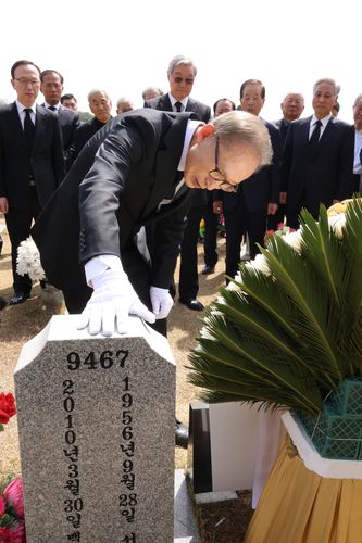 국립대전현충원 찾은 이명박 전 대통령[촬영 강수환]