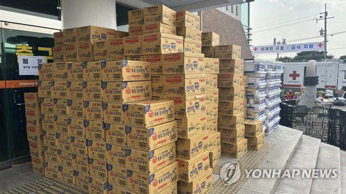 오뚜기, 산불 피해지역에 제품 지원(서울=연합뉴스) 오뚜기는 산불 피해 지역 주민을 지원하기 위해 긴급 구호 물품을 전달했다고 25일 밝혔다. 2025.3.25 [오뚜기 제공. 재판매 및 DB금지]