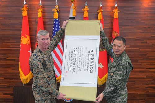 스미스 미 해병대사령관과 주일석 해병대사령관[해병대 제공. DB 및 재판매 금지]