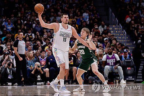 공을 잡고 있는 니콜라 요키치[Imagn Images=연합뉴스]