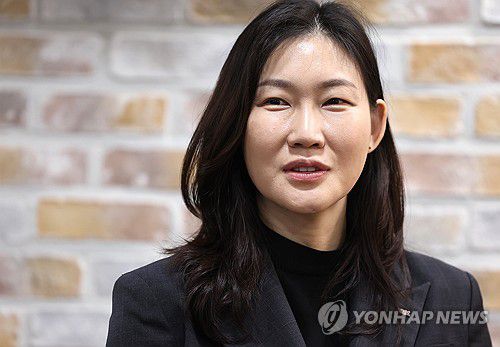 인터뷰하는 박정은 감독(서울=연합뉴스) 서명곤 기자 = 여자프로농구 부산 BNK의 박정은 감독이 27일 서울 종로구 연합뉴스 사옥에서 인터뷰를 하고 있다. 2025.3.27 seephoto@yna.co.kr
