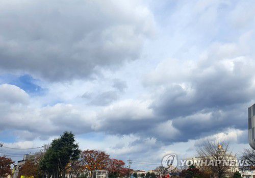 구름 많은 날씨[연합뉴스 자료사진]