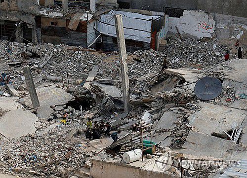 폐허가 된 팔레스타인 가자지구(칸유니스 로이터=연합뉴스) 29일(현지시간) 폐허가 된 팔레스타인 가자지구 칸유니스의 모습. 2025.03.30