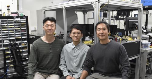 중적외선 영역에서 고성능 광소자 구현한 KAIST 연구팀 왼쪽부터 이한석 교수, 고기영 박사과정, 석대원 박사후과정 [KAIST 제공. 재판매 및 DB 금지]