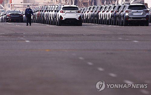 일본 요코하마항에 늘어선 수출용 차량[로이터 연합뉴스 자료사진. 재판매 및 DB 금지]