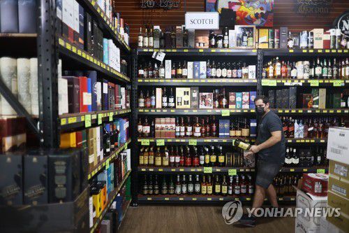 미국 한 주류판매점의 스카치위스키 판매대[AFP/게티이미지 연합뉴스 자료사진]