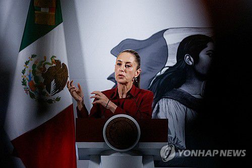 2일(현지시간) 정례 기자회견 하는 클라우디아 셰인바움 멕시코 대통령[멕시코시티 로이터=연합뉴스. 재판매 및 DB 금지]