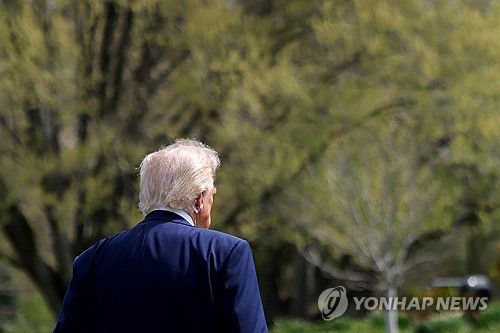 3일(현지시간) 마러라고로 떠나는 도널드 트럼프 미 대통령[워싱턴 로이터=연합뉴스. 재판매 및 DB 금지]