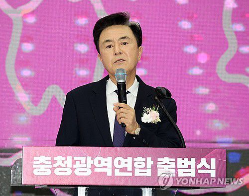 김태흠 충남도지사(세종=연합뉴스) 지난해 12월 18일 세종시 정부세종컨벤션센터에서 열린 대전·세종·충북·충남 등 충청권 4개 시도로 구성된 특별지방자치단체인 '충청광역연합' 출범식에서 김태흠 충남도지사가 축사하고 있다. 2024.12.18 [연합뉴스 사진. 재판매 및 DB 금지]