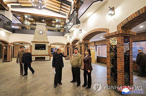 김정은, 준공 앞둔 화성지구 3단계구역 준비정형 시찰(평양 조선중앙통신=연합뉴스) 북한 김정은 국무위원장이 3일 준공을 앞둔 화성지구 3단계 구역에 건설된 중요봉사시설들의 운영준비정형을 현지에서 지도했다고 조선중앙통신이 4일 보도했다. 현지지도에는 김위원장의 딸 김주애도 동행했다.  2025.4.4      [국내에서만 사용가능. 재배포 금지. For Use Only in the Republic of Korea. No Redistribution] nkphoto@yna.co.kr