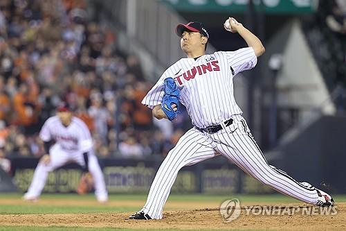 LG 선발 송승기, 7이닝 무실점 괴력투(서울=연합뉴스) 서대연 기자 = 27일 서울 잠실야구장에서 열린 프로야구 2025 신한 SOL 뱅크 KBO리그 한화 이글스와 LG 트윈스의 경기.     7회초 LG 선발투수 송승기가 역투하고 있다. 송승기는 이날 7이닝 무실점 1피안타 5탈삼진을 기록했다. 2025.3.27 dwise@yna.co.kr