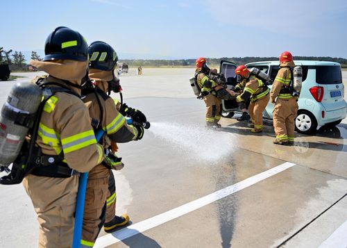 공군 제18전투비행단, 전기차 화재진압 훈련[공군 제18전투비행단 제공. 재판매 및 DB 금지]