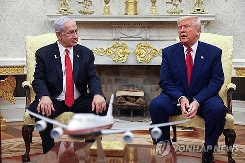 네타냐후 이스라엘 총리(좌)와 트럼프 대통령[로이터=연합뉴스. 재판매 및 DB 금지]